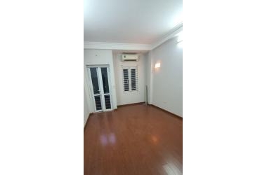 Bán nhà Trần Khát Chân, Hai Bà Trưng, gần phố, 25m2 x 1.7 tỷ. LH: 0912519472